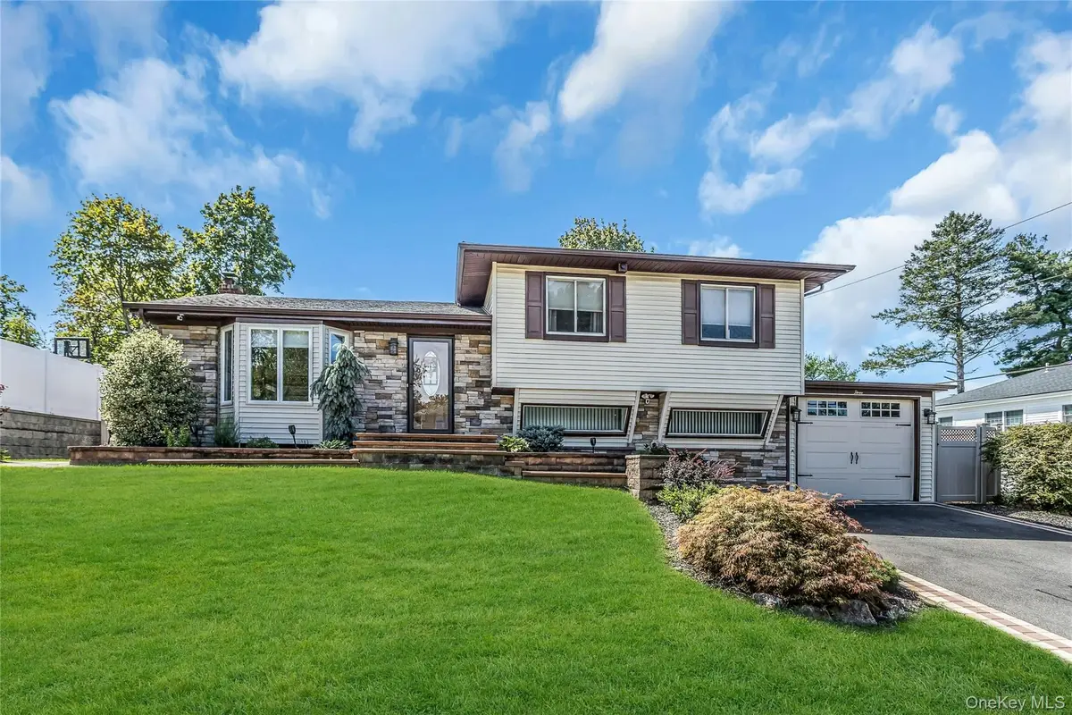 3 Harrow Lane, Old Bethpage, NY 11804 - Image #1