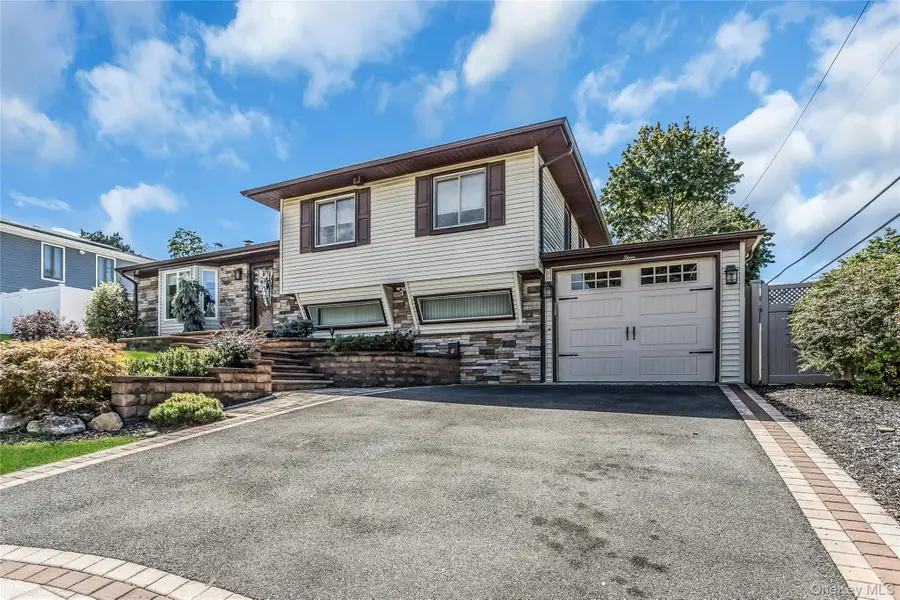 3 Harrow Lane, Old Bethpage, NY 11804 - Image #3