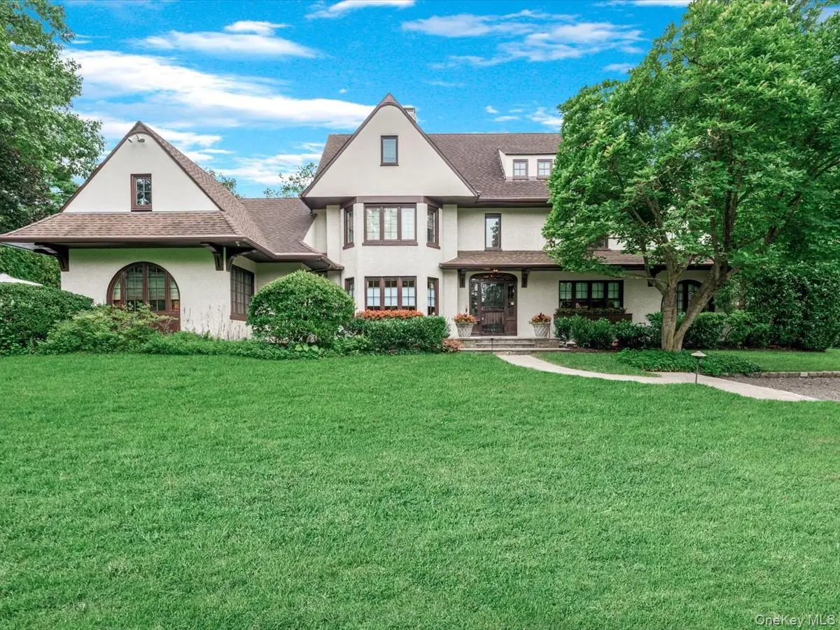 14 Magnolia Drive, Great Neck, NY 11021 - Image #1