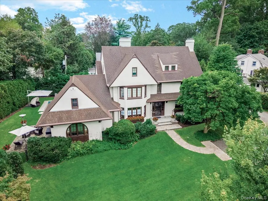 14 Magnolia Drive, Great Neck, NY 11021 - Image #2