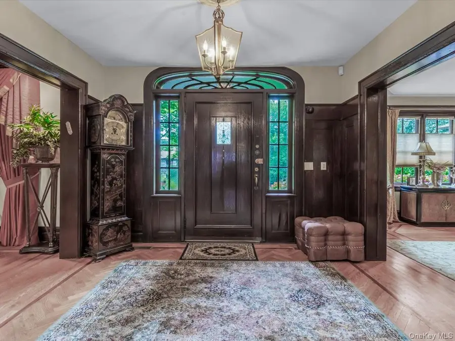 14 Magnolia Drive, Great Neck, NY 11021 - Image #3