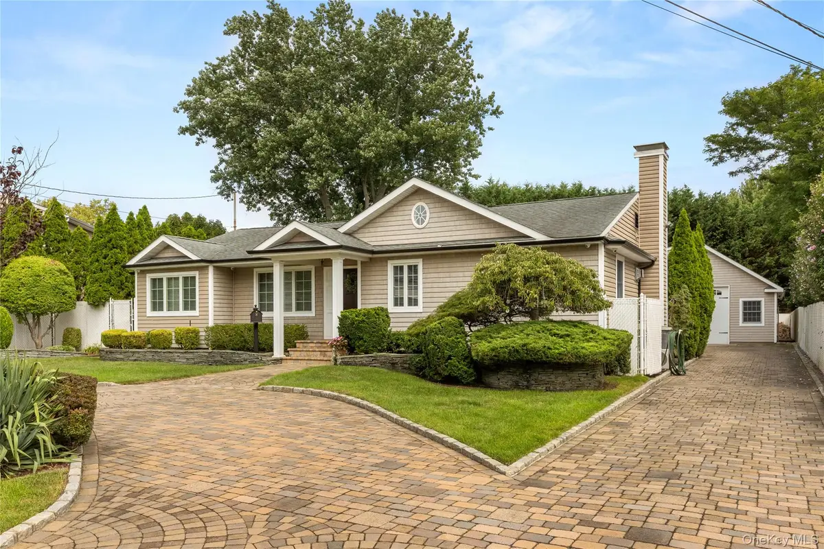 17 Potomac Lane, Sayville, NY 11782 - #1