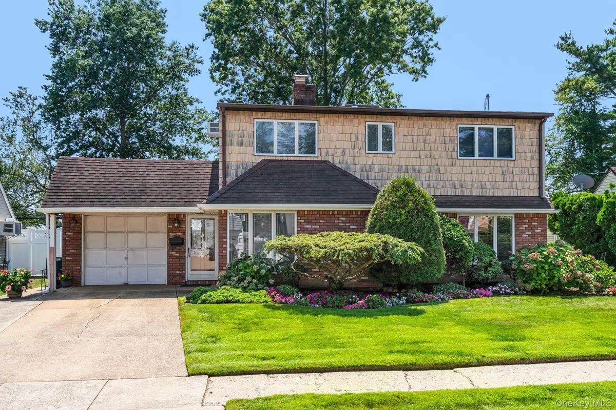 12 Coachman Lane, Levittown, NY 11756 - Image #1