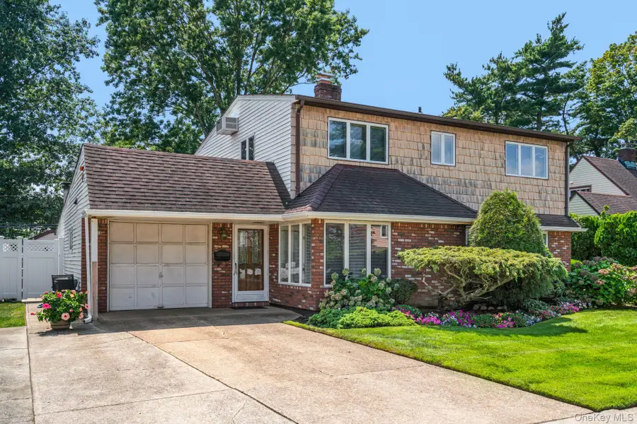 12 Coachman Lane, Levittown, NY 11756 - Image #3