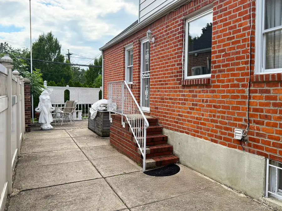 48-22 195th Street, Fresh Meadows, NY 11365 - Image #3