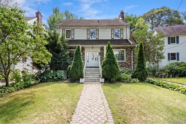 32 Parkway Circle, Mount Vernon, NY 10552