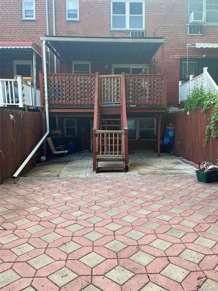 2524 Radcliff Avenue, Bronx, NY 10469 - Image #2