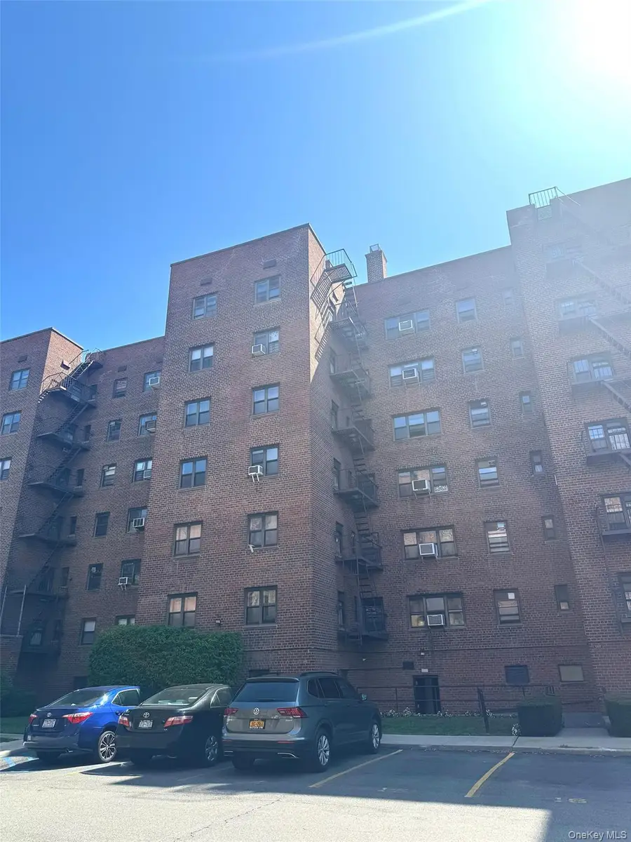 140-21 31 Road #4J, Flushing, NY 11354 - Image #2