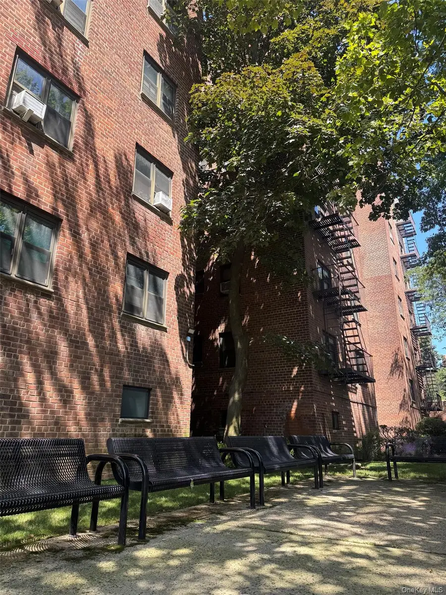 140-21 31 Road #4J, Flushing, NY 11354 - Image #3