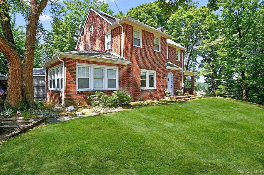 20 Hendrick Avenue, Glen Cove, NY 11542 - Image #2