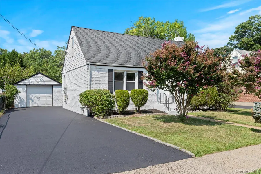 227 Warren Street, Uniondale, NY 11553 - Image #3