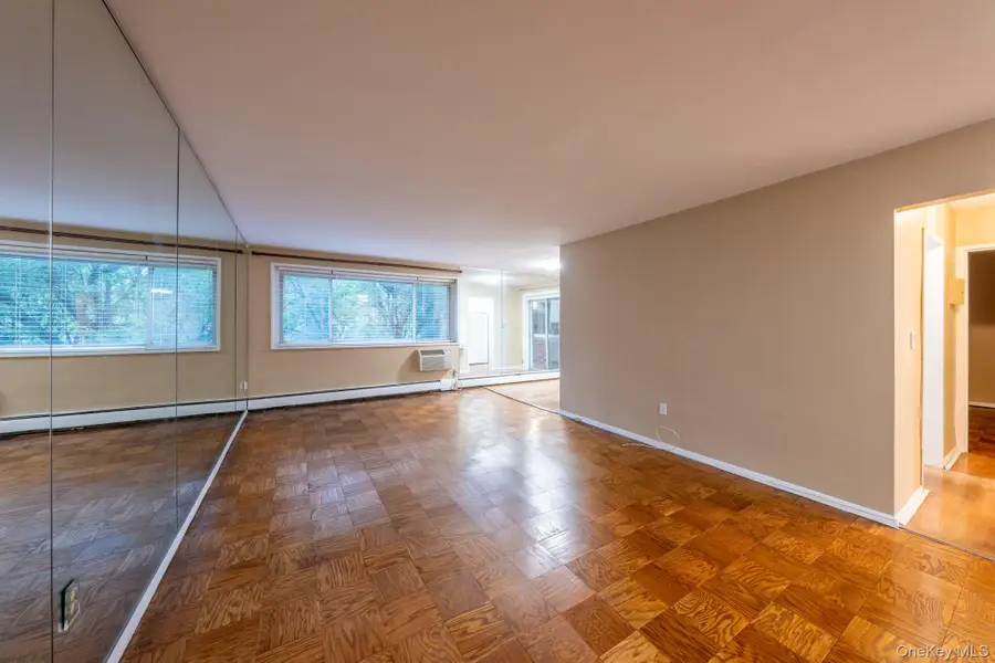 101 Clinton Avenue #2J, Mineola, NY 11501 - Image #2