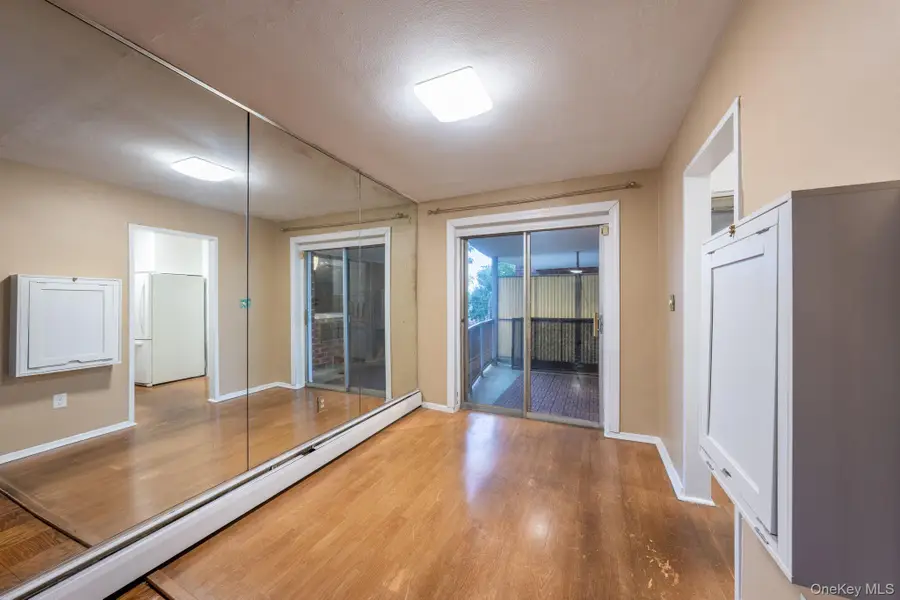 101 Clinton Avenue #2J, Mineola, NY 11501 - Image #3