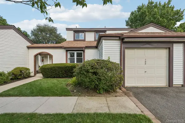 102 Gotham Way, Saint James, NY 11780