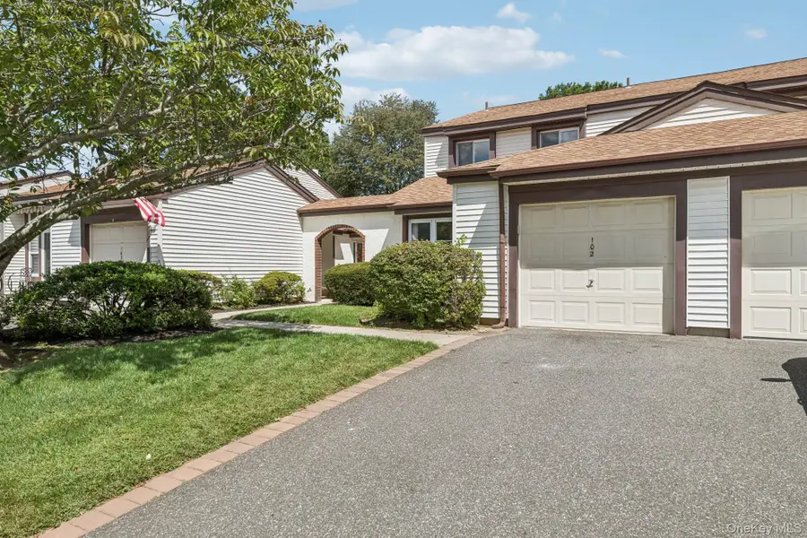 102 Gotham Way, Saint James, NY 11780 - Image #3