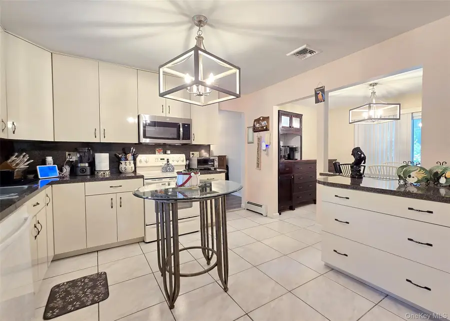 3 Ross Court, Manorville, NY 11949 - Image #3