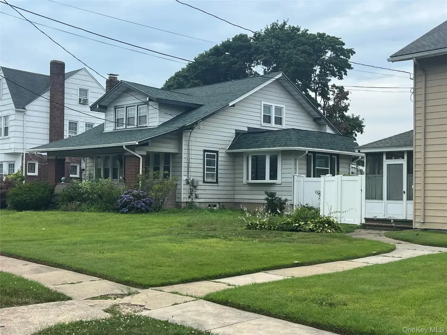 221 E Dean Street, Freeport, NY 11520 - Image #2