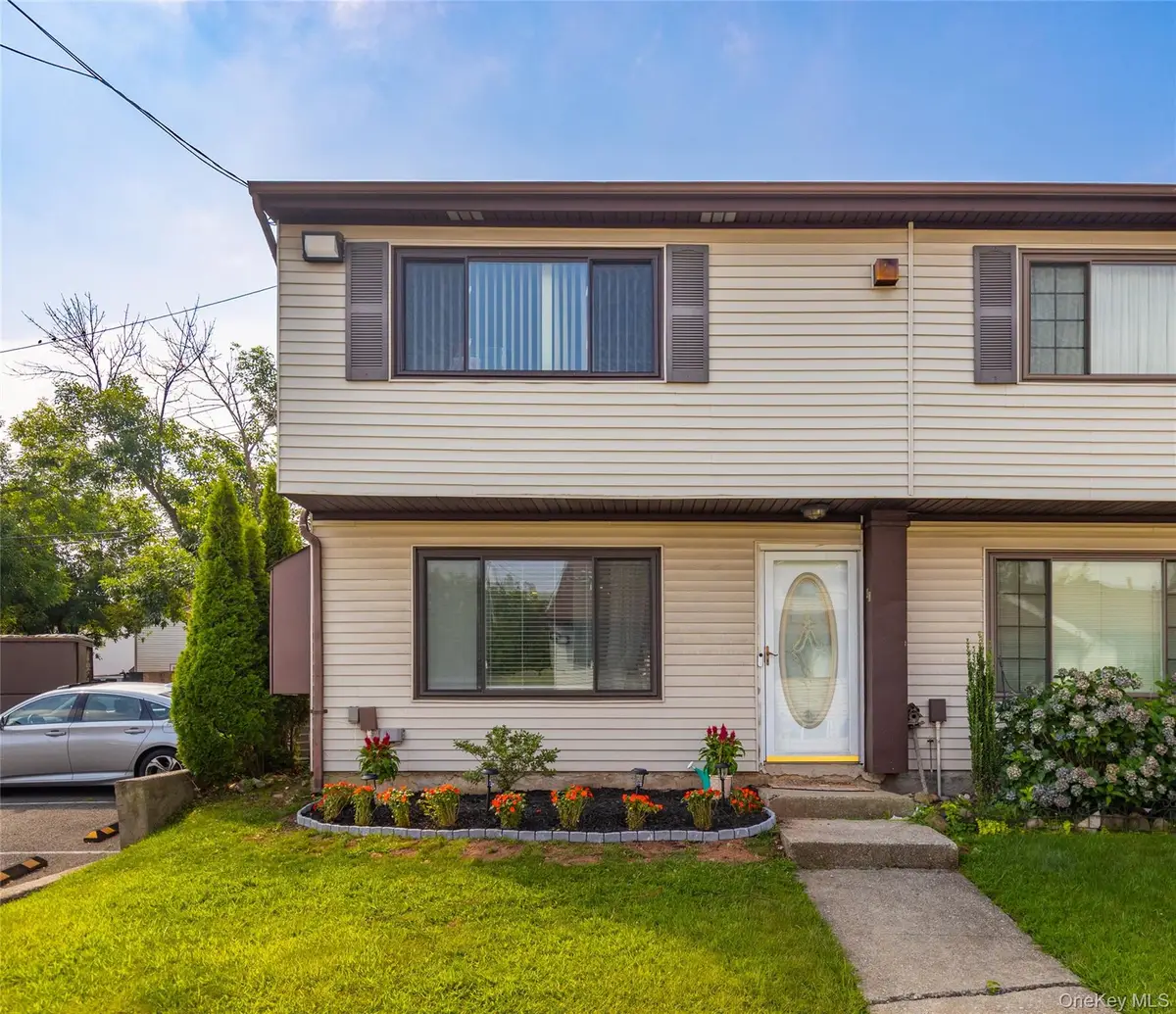 40 Raily Ct, Staten Island, NY 10312 - Image #1