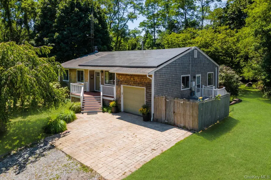 10 Strawberry Lane, Shelter Island, NY 11964 - Image #2