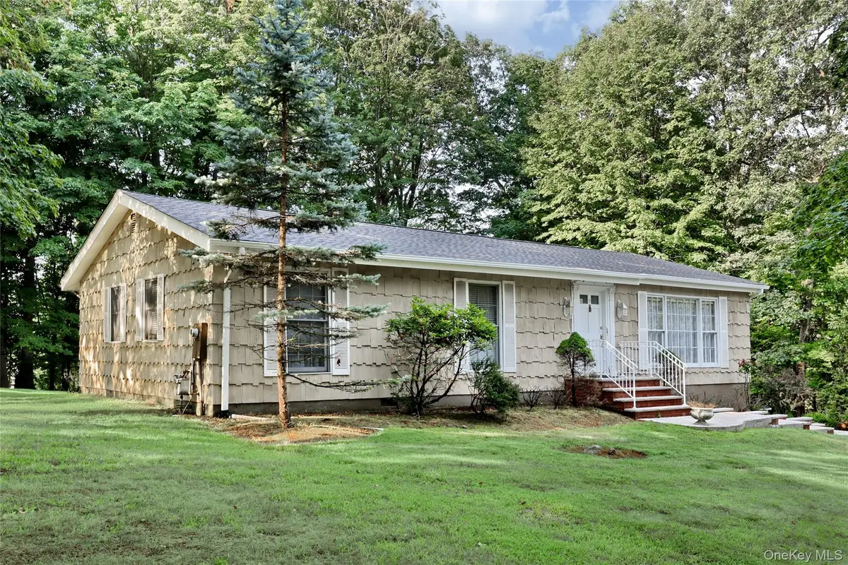 9 Lancaster Lane, Chestnut Ridge, NY 10952 - Image #1