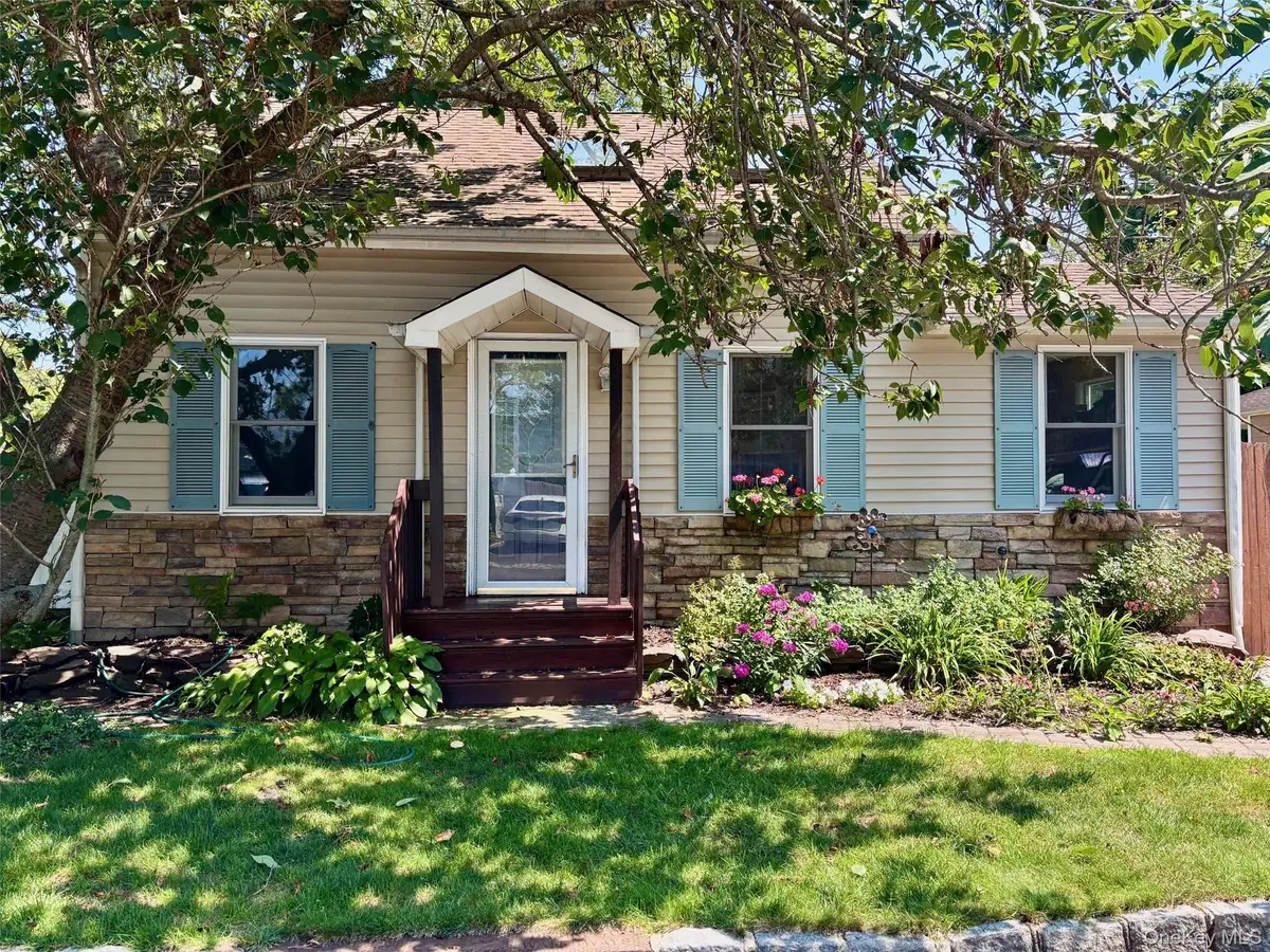 1529 Carl Avenue, Holbrook, NY 11741 - Image #1