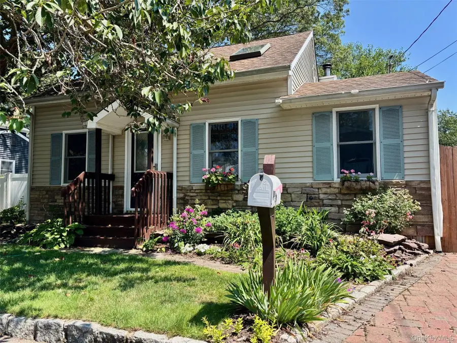 1529 Carl Avenue, Holbrook, NY 11741 - Image #2