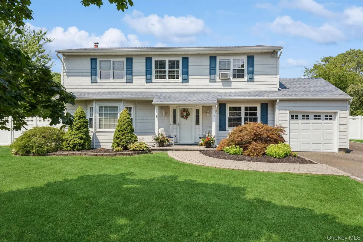 7 Mark Lane, Farmingville, NY 11738 - Image #1