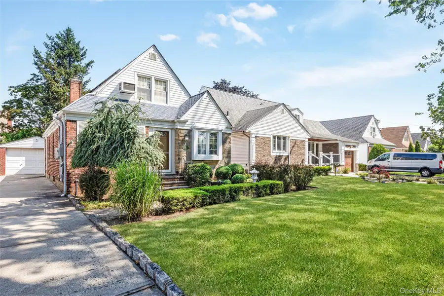 15 Stewart Avenue, Stewart Manor, NY 11530 - Image #2