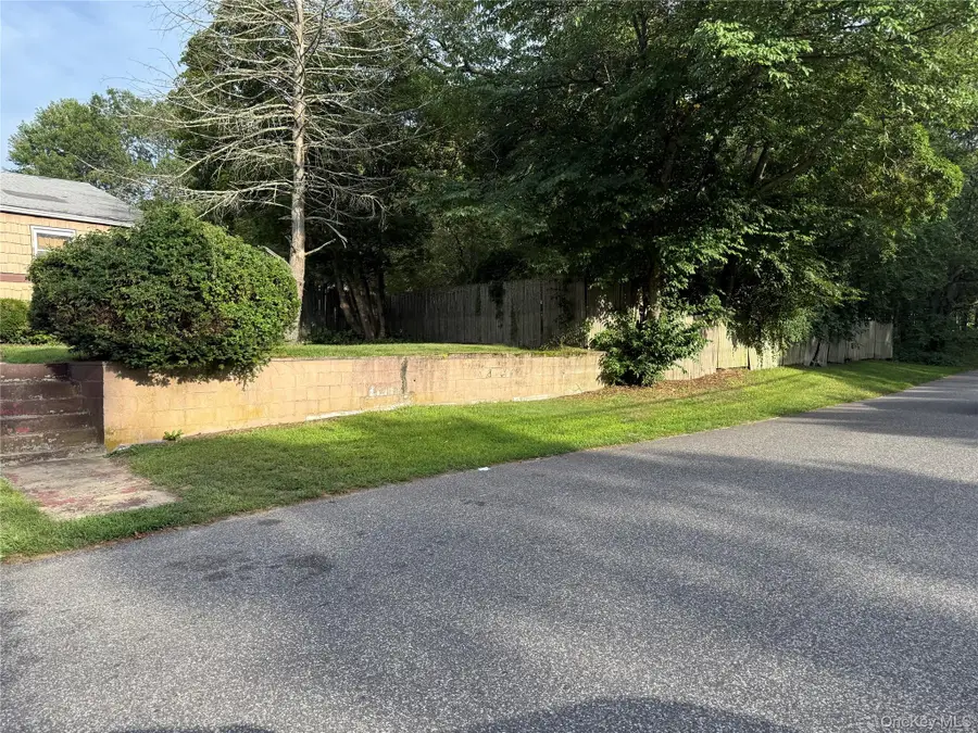 7 Margaret Drive, Coram, NY 11727 - Image #2