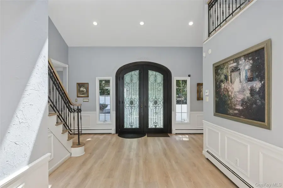 6 Hilltop Drive, Laurel Hollow, NY 11791 - Image #3