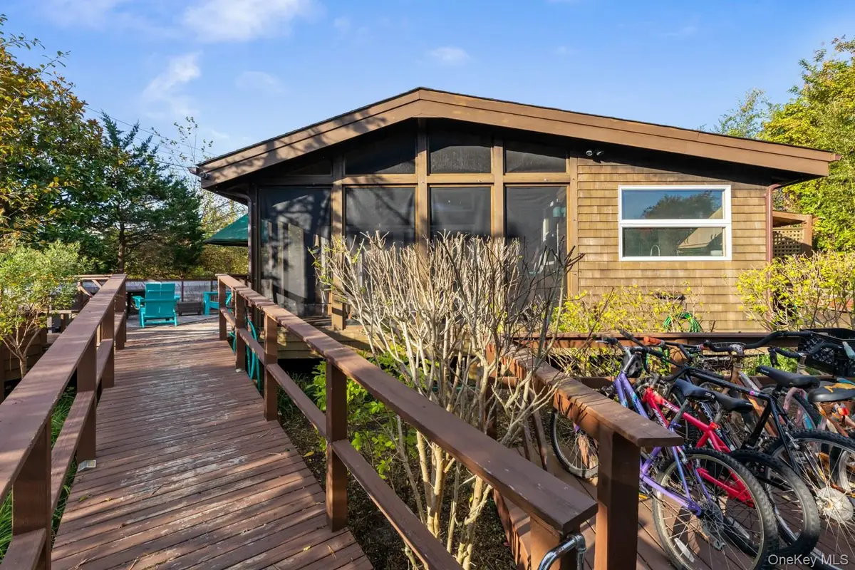 19 Crescent Avenue, Seaview, NY 11770 - Image #1