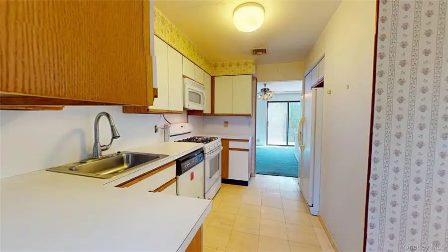 414 Pine Grove Lane, Hartsdale, NY 10530 - Image #2