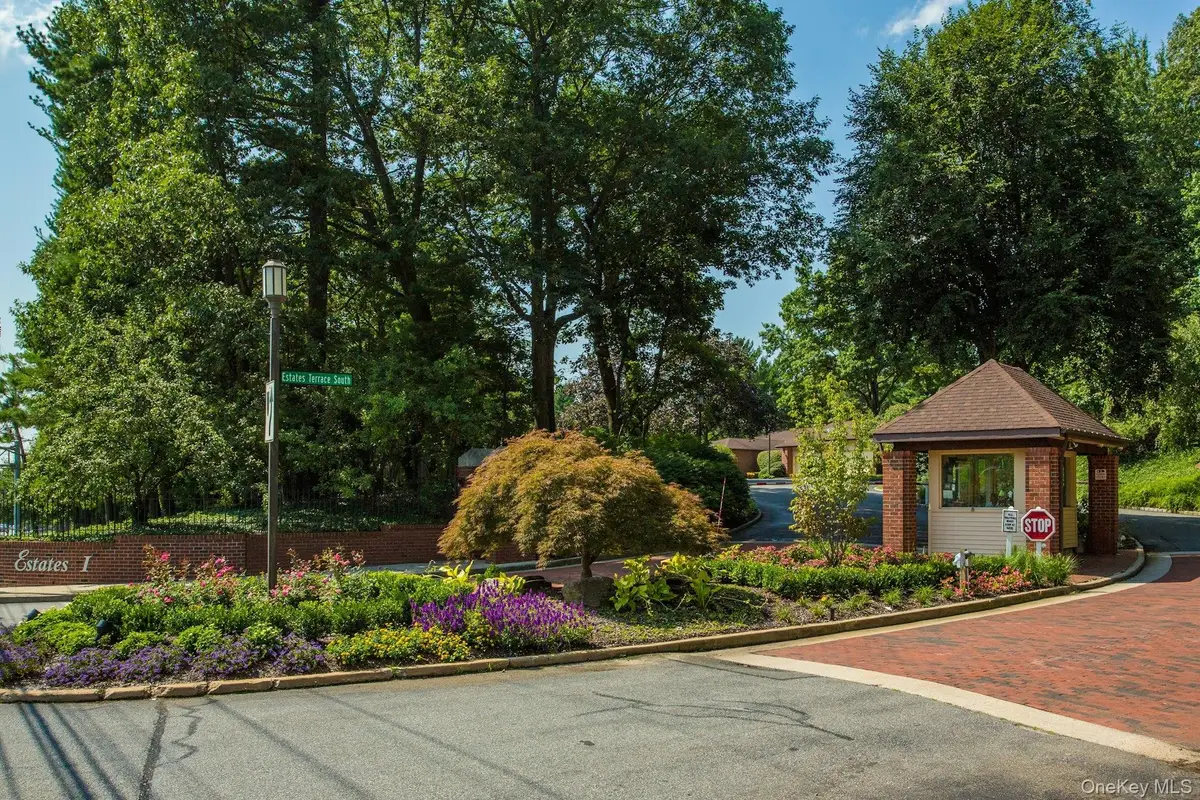 211 Hornbill Drive, Manhasset, NY 11030 - Image #1