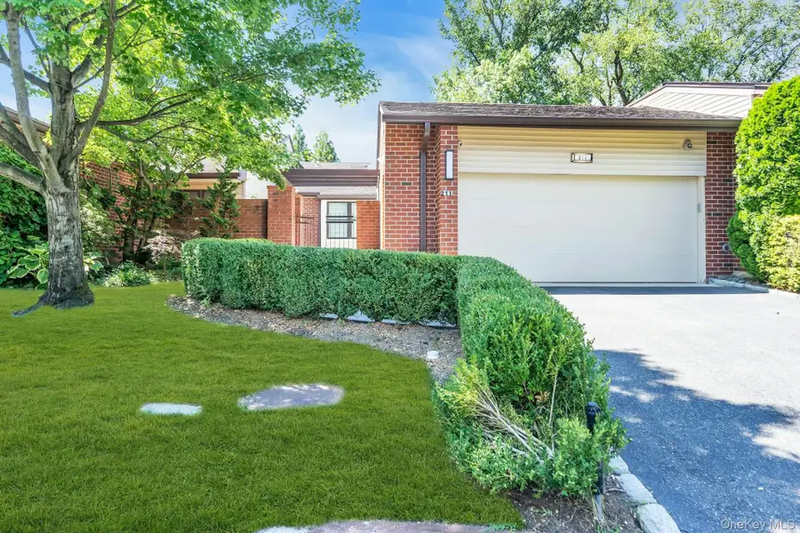 211 Hornbill Drive, Manhasset, NY 11030 - Image #2