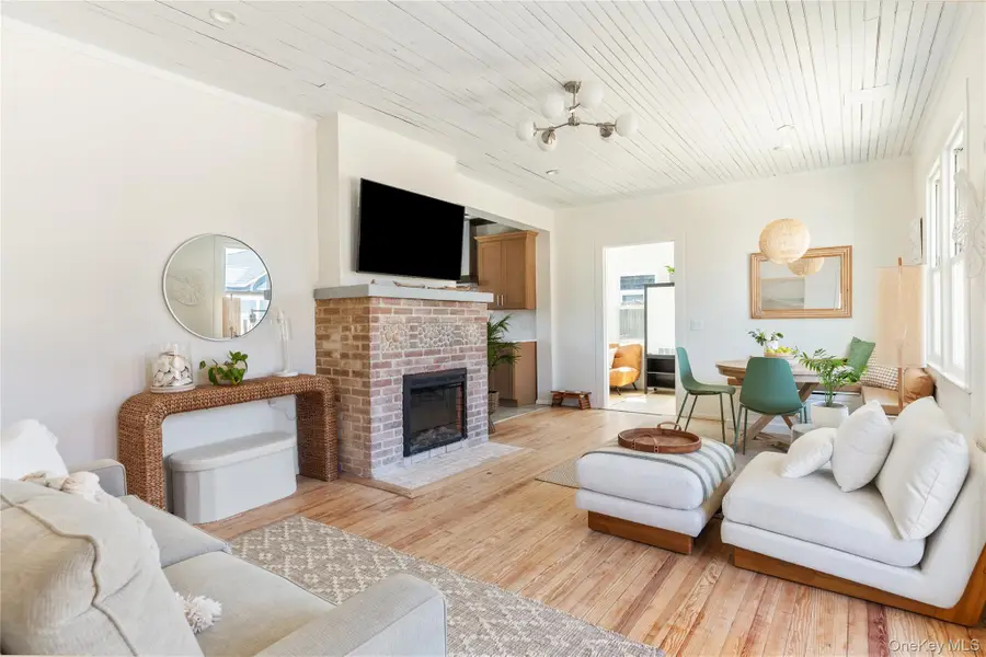 12 Surfview Walk, Seaview, NY 11770 - Image #2