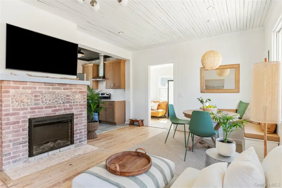 12 Surfview Walk, Seaview, NY 11770 - Image #3