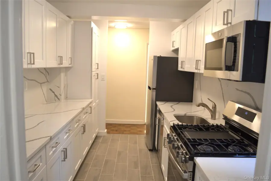 632 Warburton Avenue #3M, Yonkers, NY 10701 - Image #2