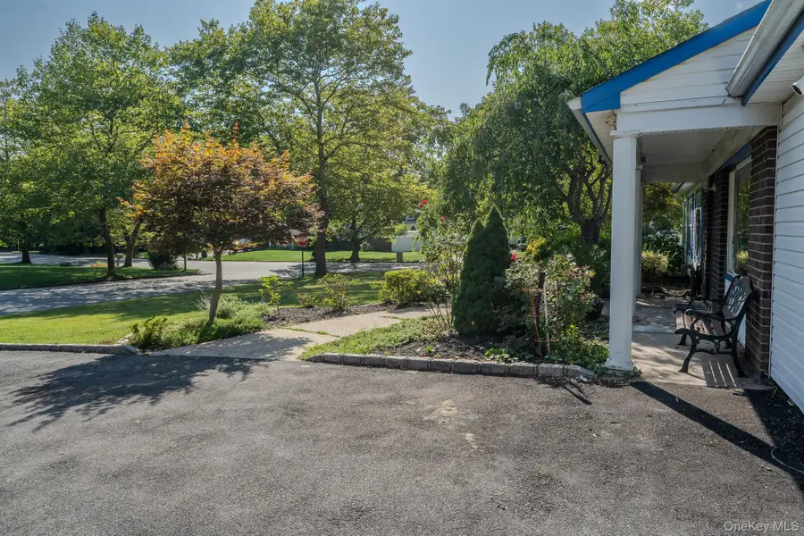 21 Mount Snow Lane, Coram, NY 11727 - Image #2