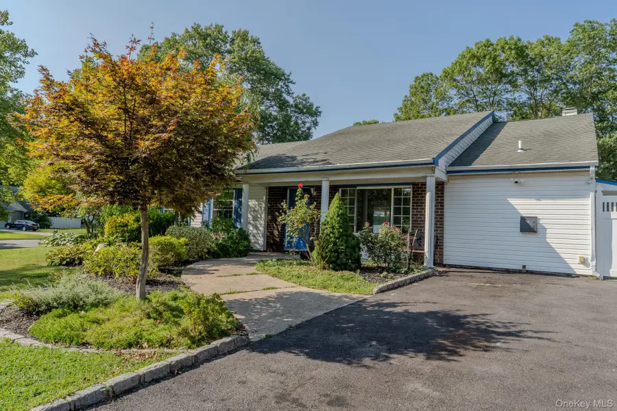 21 Mount Snow Lane, Coram, NY 11727 - Image #3