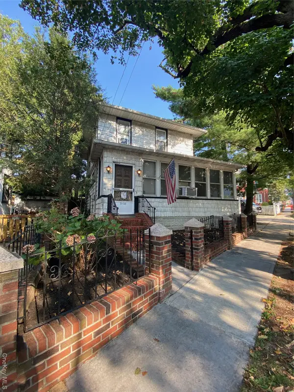 939 College Place, College Point, NY 11356