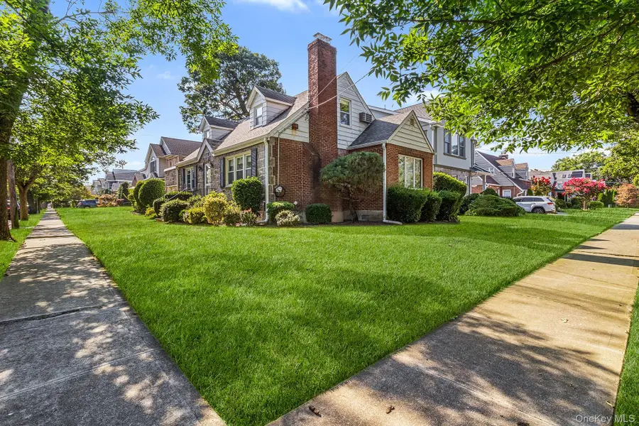 19 Dallas Avenue, New Hyde Park, NY 11040 - Image #2