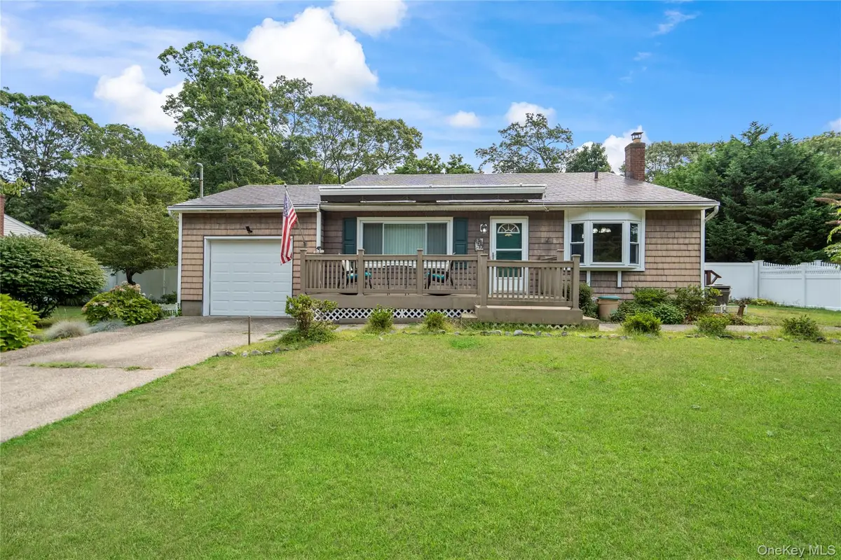 527 Lakeview Avenue, Bayport, NY 11705 - #1