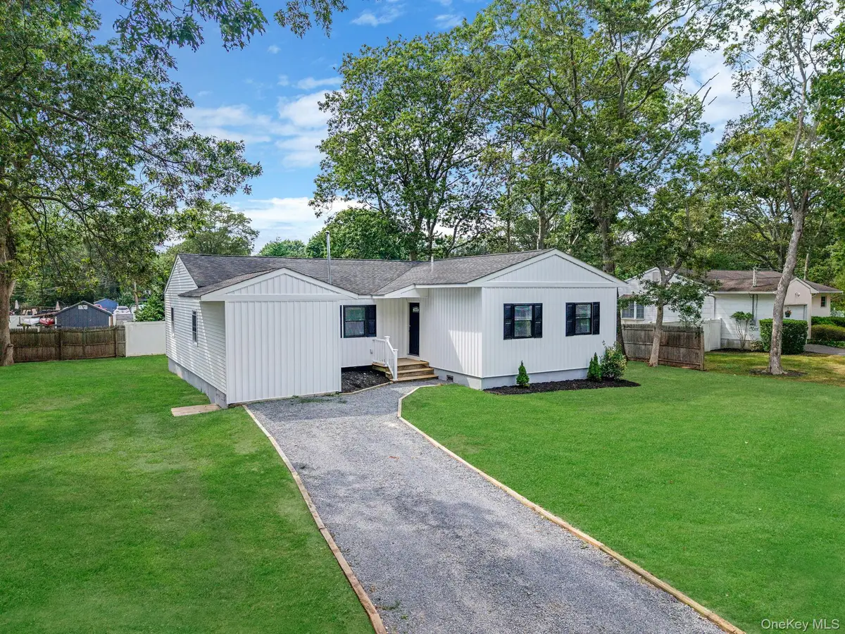 220 Peekskill Avenue, Medford, NY 11763 - Image #1