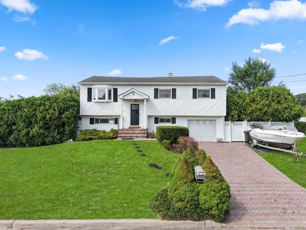 109 Remington Avenue, Selden, NY 11784