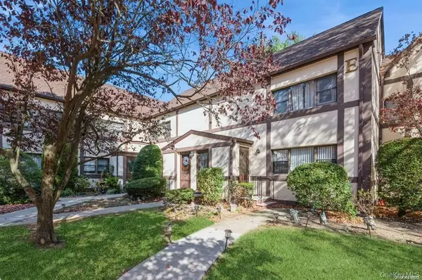 109 Fifteenth Street #D2, Garden City, NY 11530