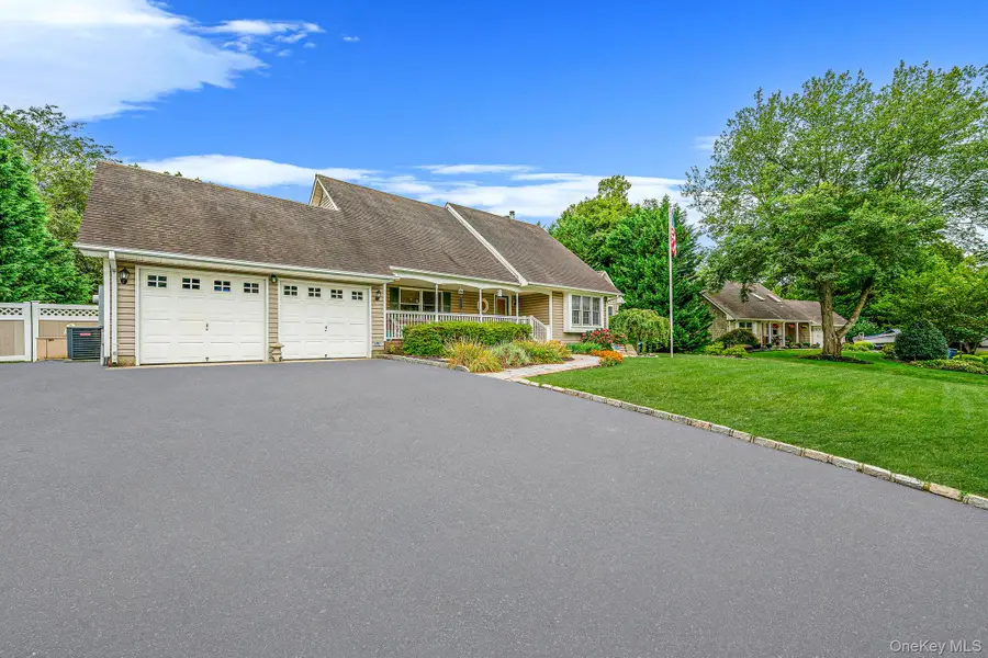 10 Spyglass Lane, East Setauket, NY 11733 - Image #2