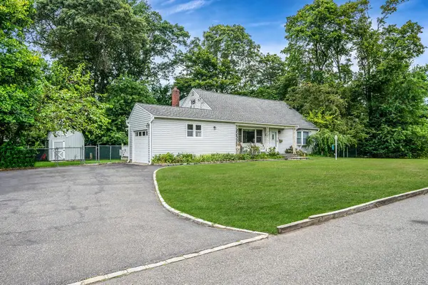 462 Bayport Avenue, Bayport, NY 11705