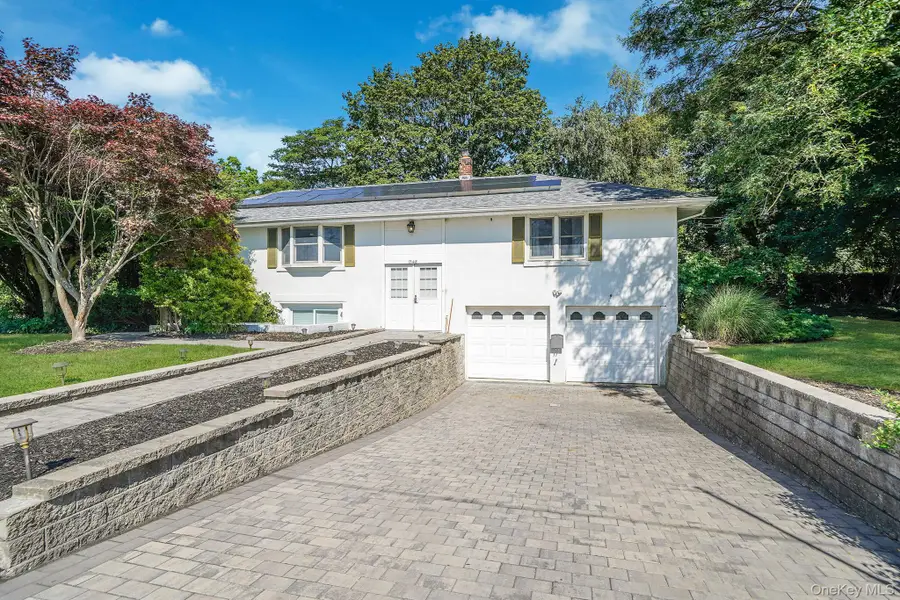 1548 Spur Drive S, Islip, NY 11751 - Image #2