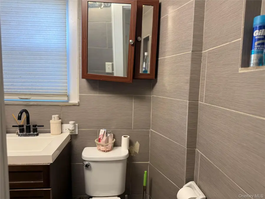 546 Clark Place, Uniondale, NY 11553 - Image #3