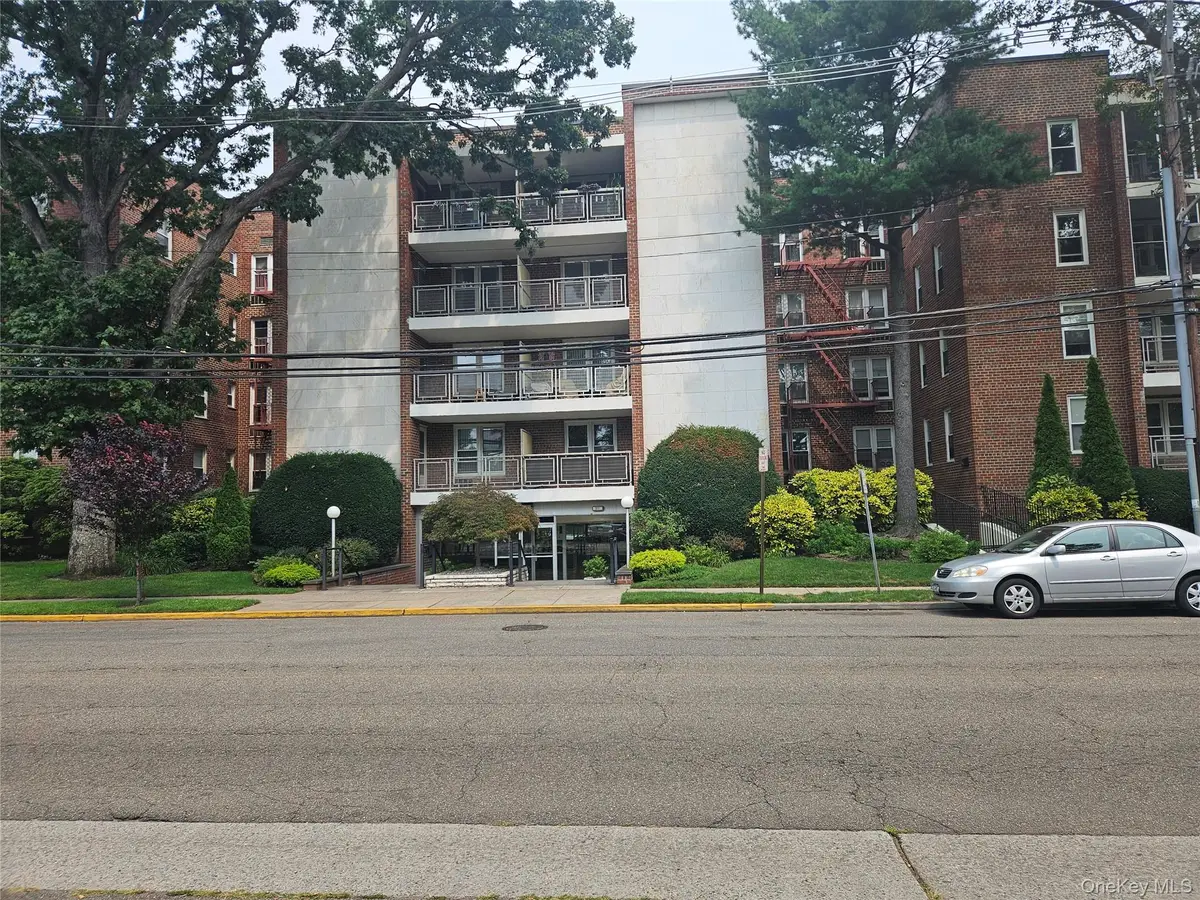 110 Brooklyn Avenue #1D, Freeport, NY 11520 - Image #1